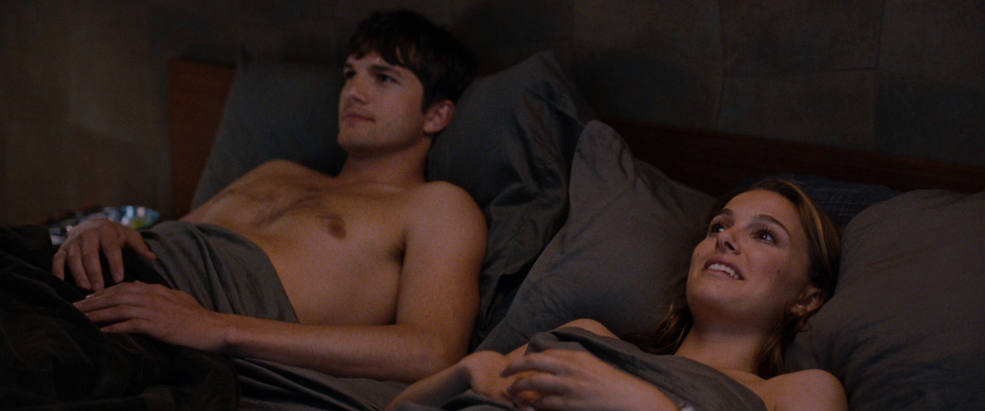 Fille en peignoir rose