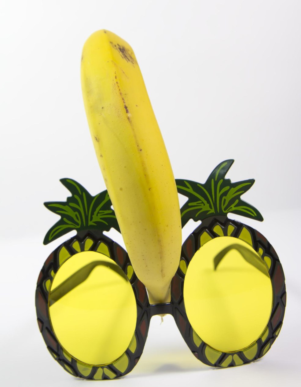 La fille est surpris par la taille du pénis