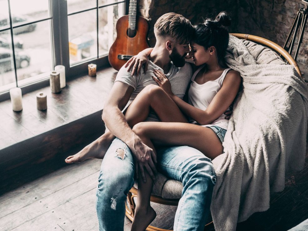 Séance photo au lit pour deux