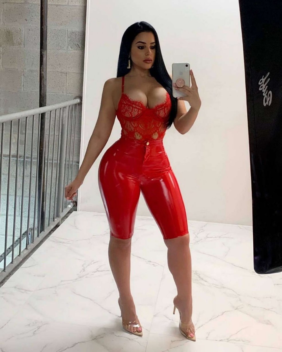 La femme aime une grosse bite noire