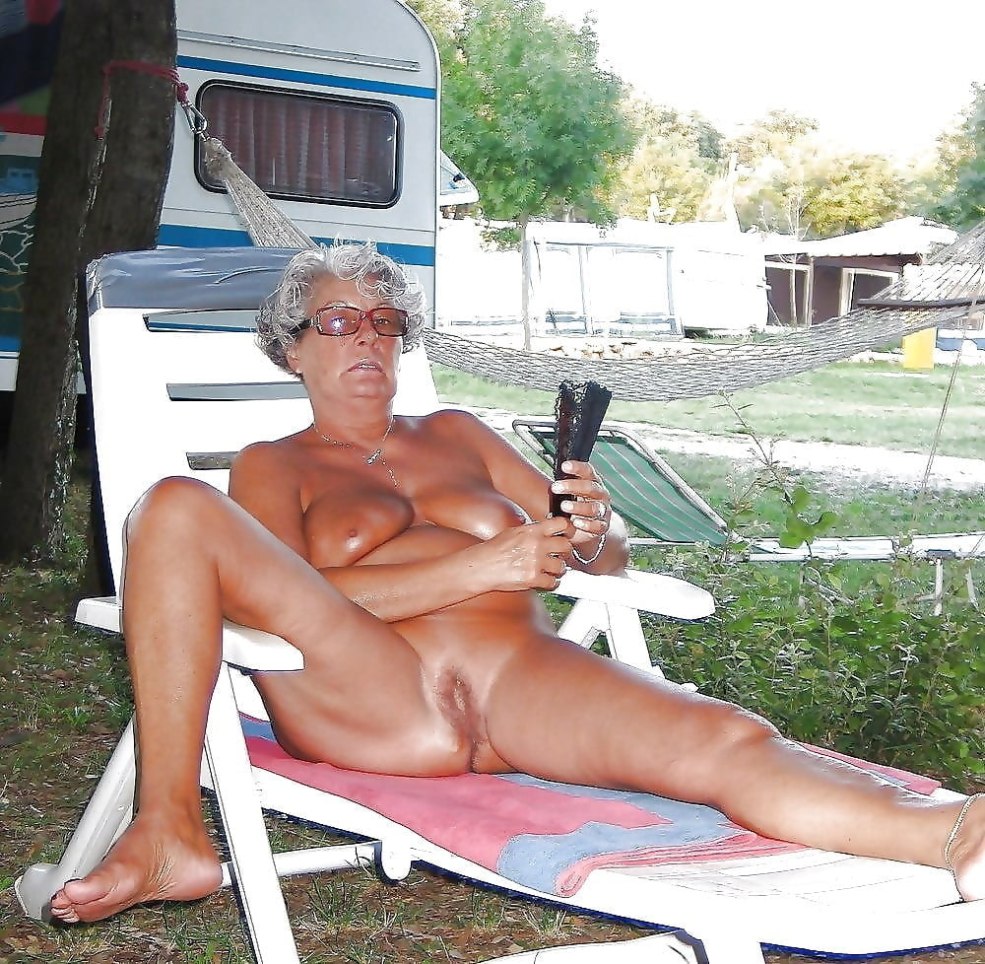 Naked Mature Lisa Thorne