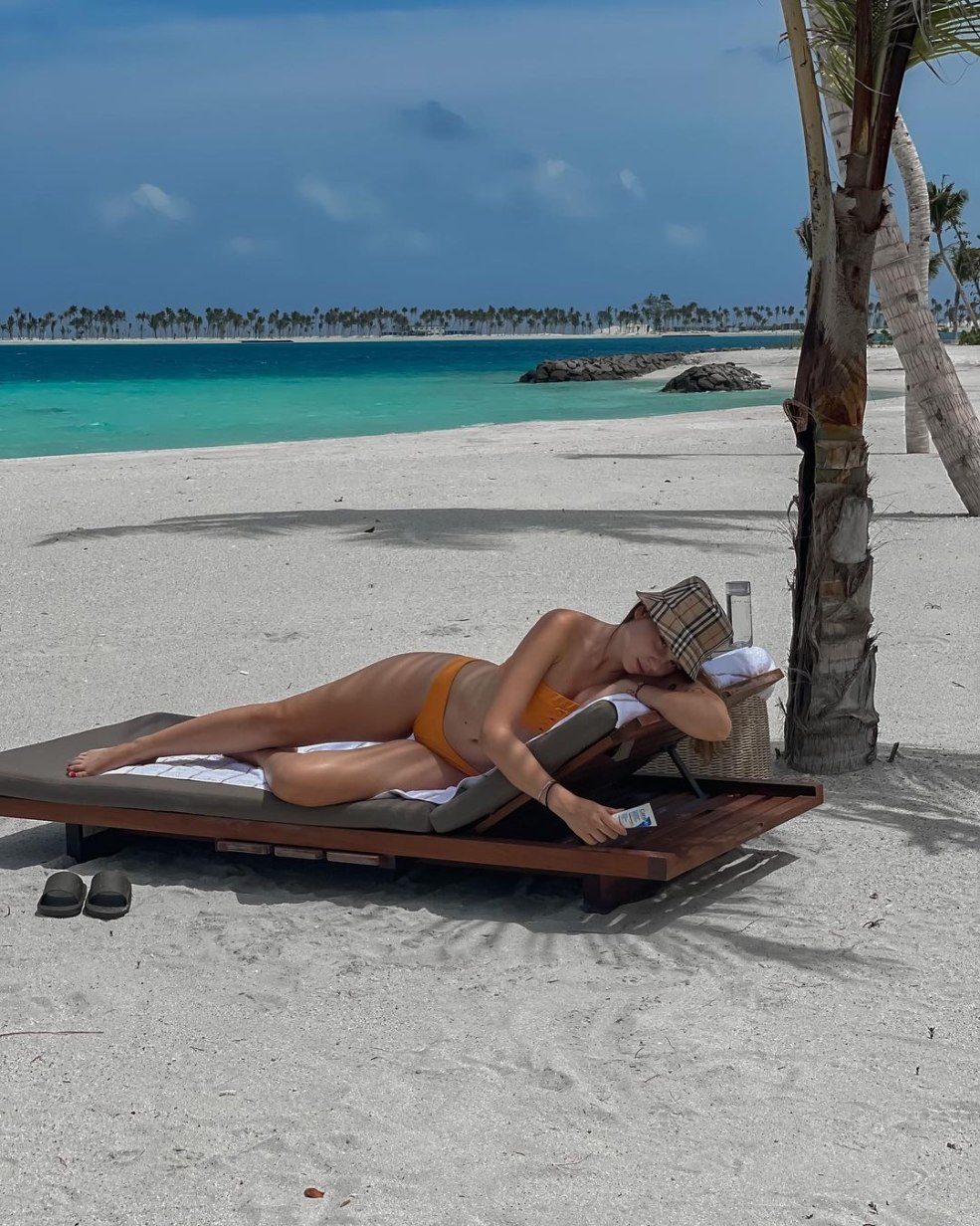 Julia Godunova s'est déshabillé