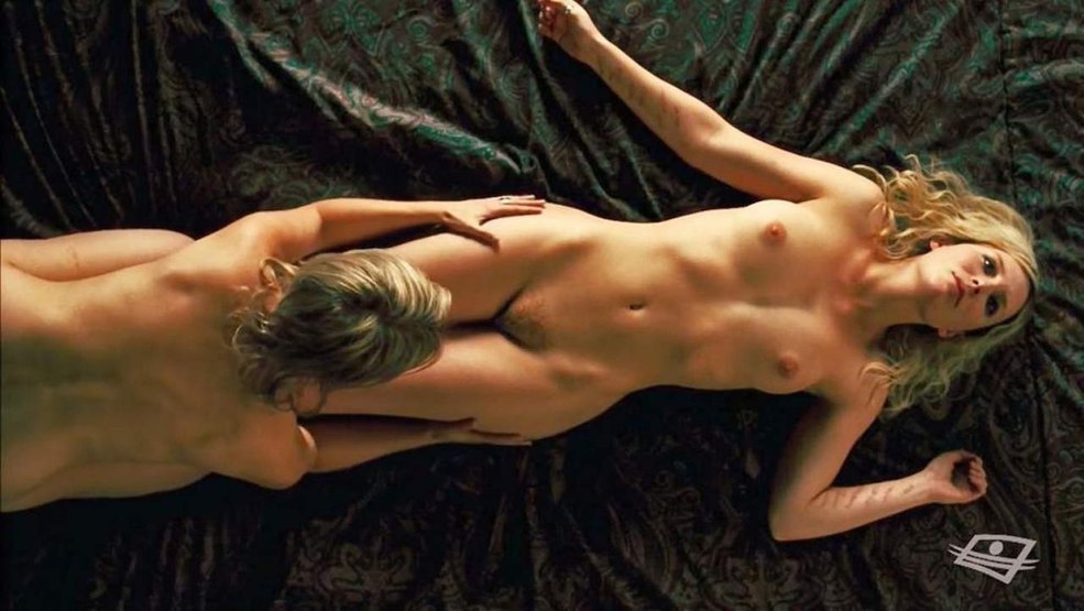 Isabelle Vitari est nue