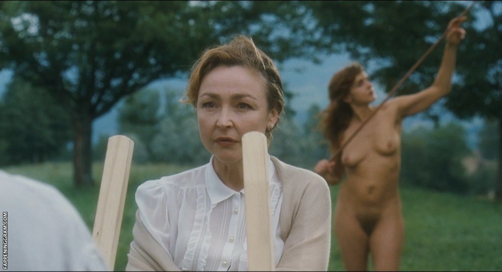 Isabelle Naked Carre / Isabelle Carre