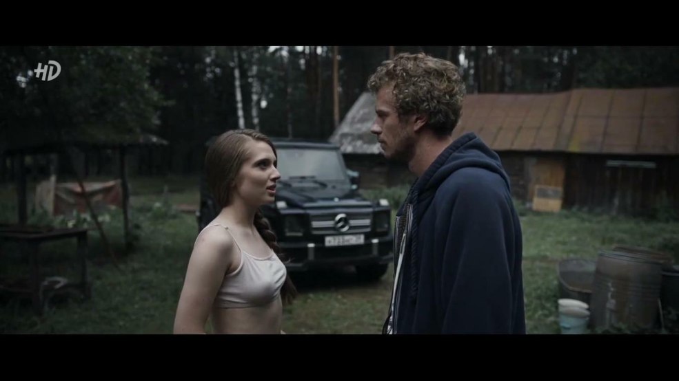 Katerina Spitz dans la série de hauts