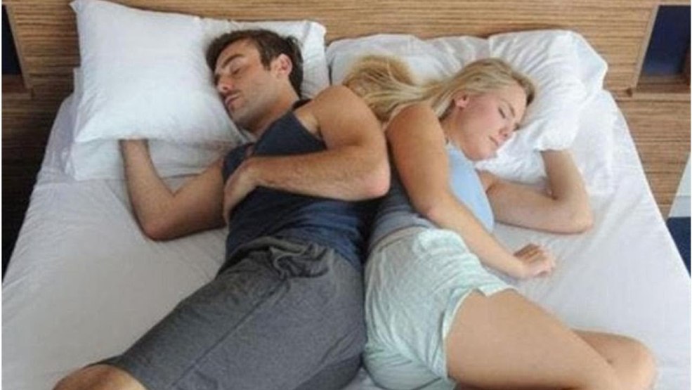Toutes les filles dorment comme ça