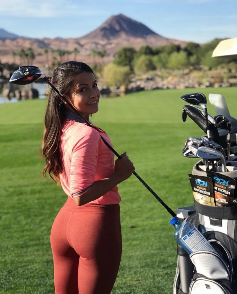 Filles de golf juteuses chaudes