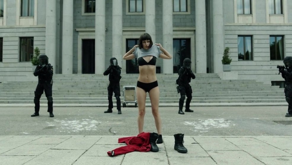 Ursula Korbero dans la série Paper House