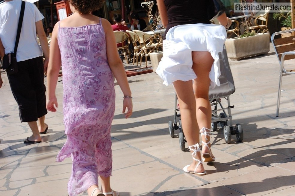 Belles filles en combinaisons