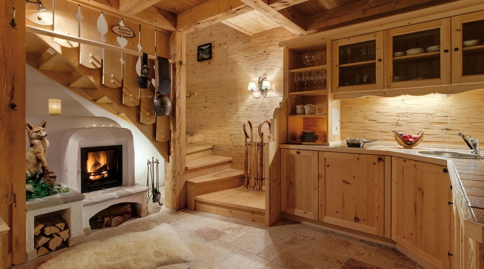 Cuisine de style rustique dans une maison en bois