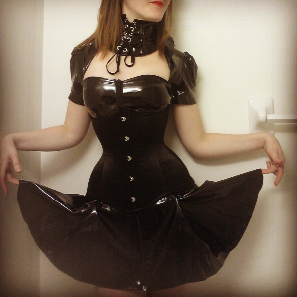 Dani divine gothique sorcière