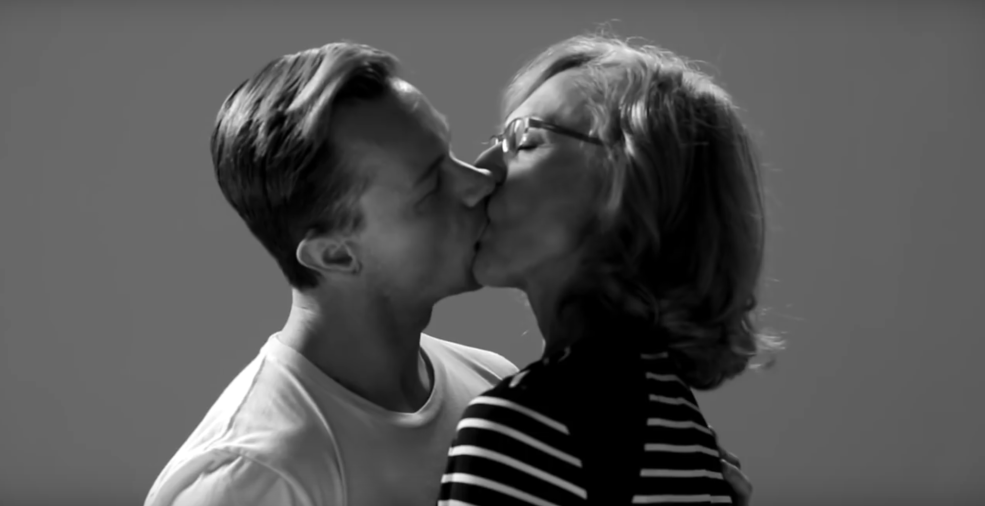 Baiser français avec papa